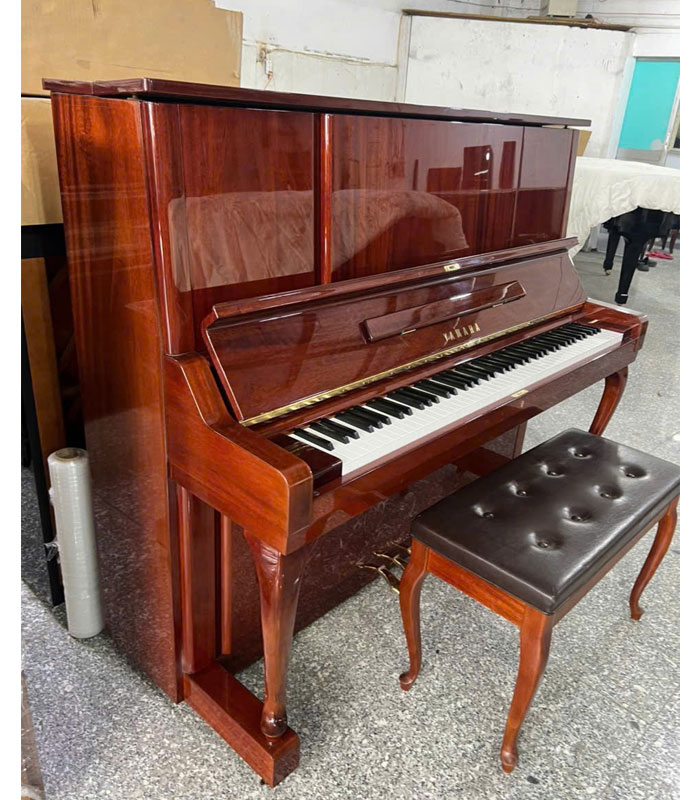 Piano yamaha W106