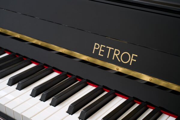 Piano Petrof Áo
